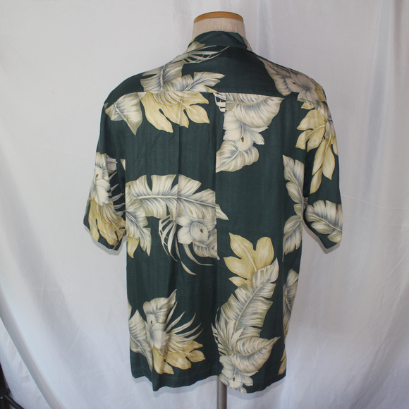 Tommy Bahama 100% Silk Short Sleeve Floral Shirt - Picture 5 of 5